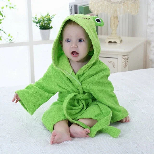 Mjuk sängbumper för baby till spjälsäng. Skyddar mot hårda spjälor och ger extra komfort. Andningsbar, tvättbar och med stilren design.