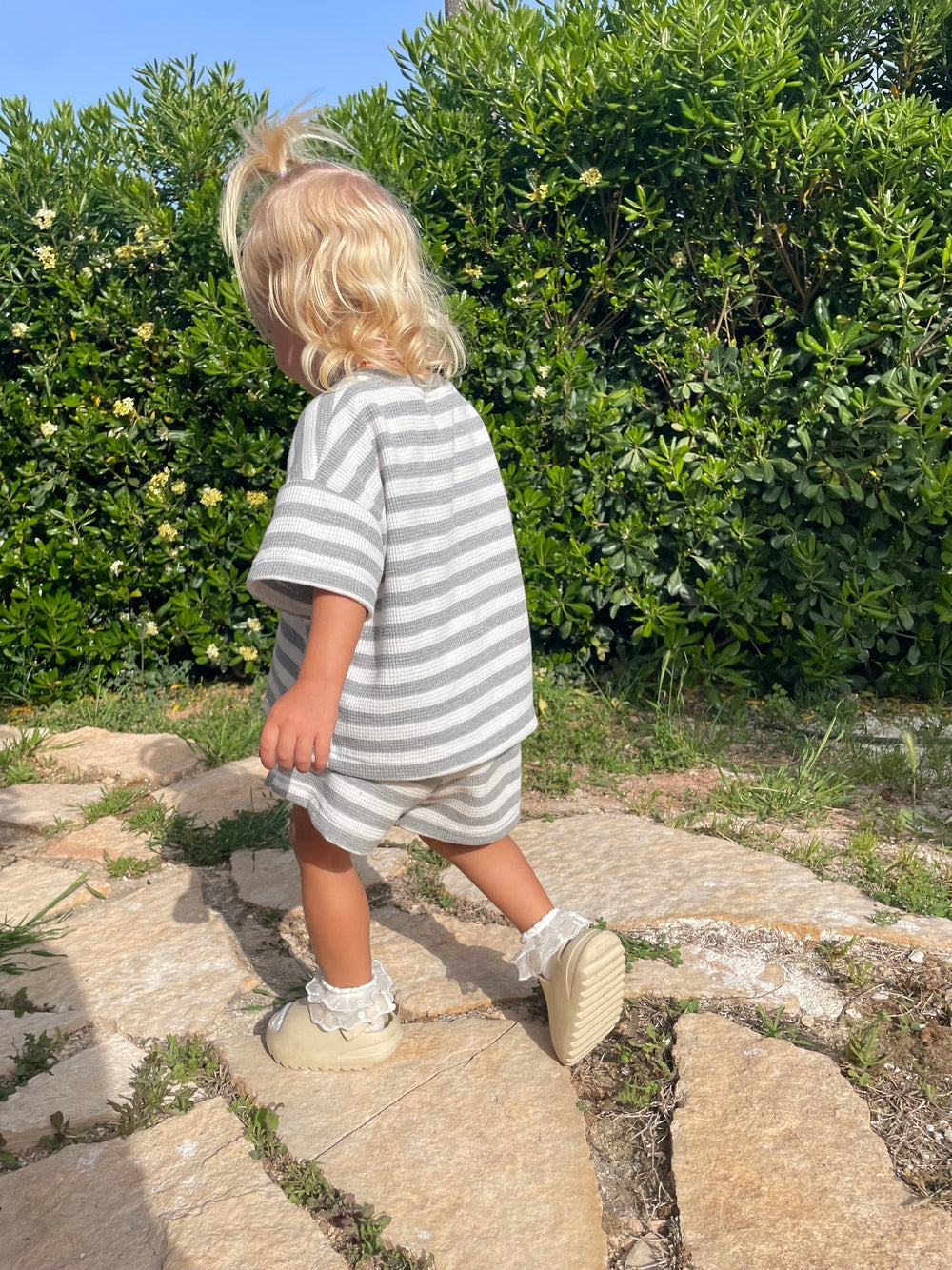 T-shirt och Shorts Sommarset – StripePlay Unisex, Svart/Grå, Bomull, Storlek 0–8 år