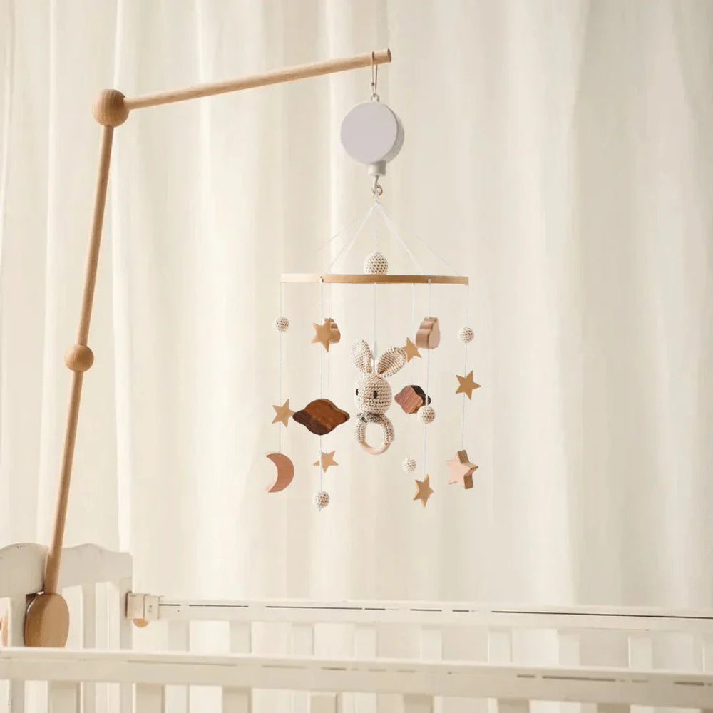 Beroligande Trämobil för Baby Utan Batteri – Naturliga Material & Mjuka Färger | LittleNest SkyWhirl