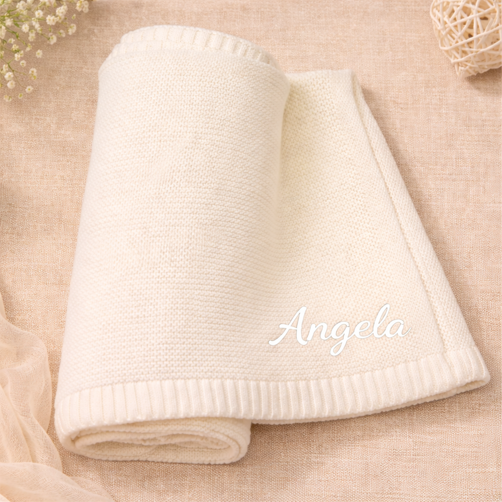Personlig babyfilt med broderat namn i mjuk bomull