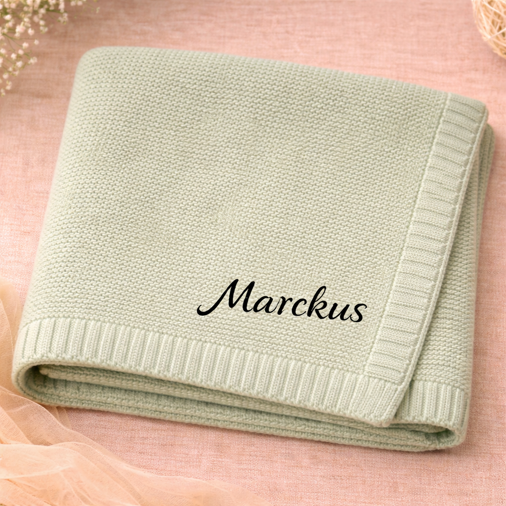 Personlig babyfilt med broderat namn i mjuk bomull
