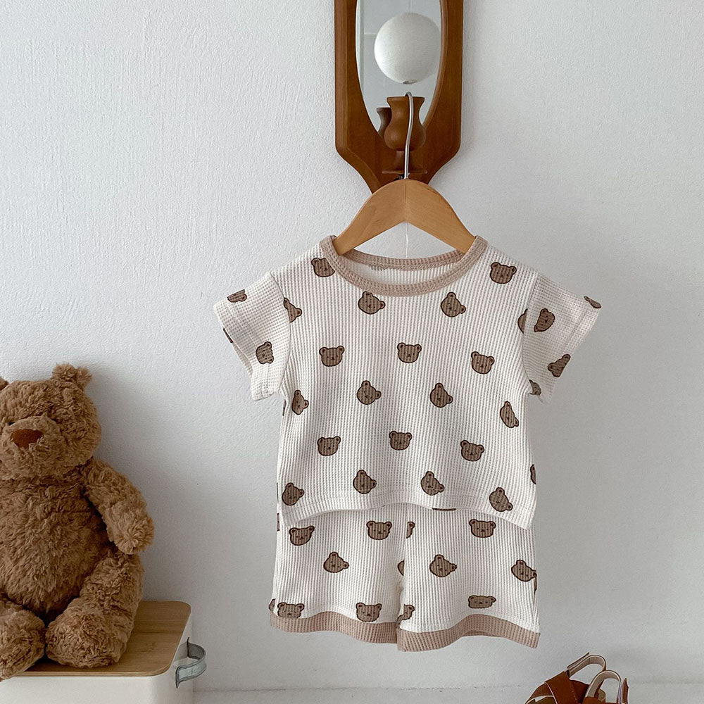 CozyCub Babyset i Ribbat Tyg – Unisex Sommaroutfit med Björntryck | Beige & Brun | 0–3 år