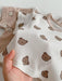 CozyCub Babyset i Ribbat Tyg – Unisex Sommaroutfit med Björntryck | Beige & Brun | 0–3 år