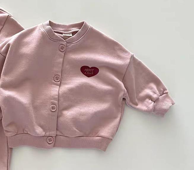 Babykofta med Hjärtan – Mjuk Cardigan med Knäppning – Unisex Barnkläder (6m–3år)