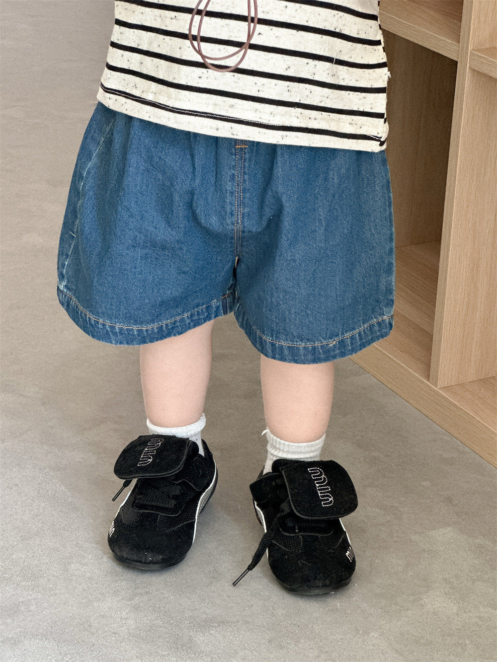Lunari Breton T-shirt & Denim Shorts Set – Sommarklädset Barn 0–3 år – Ecru/Svart + Blå Shorts – Unisex & Bekväm