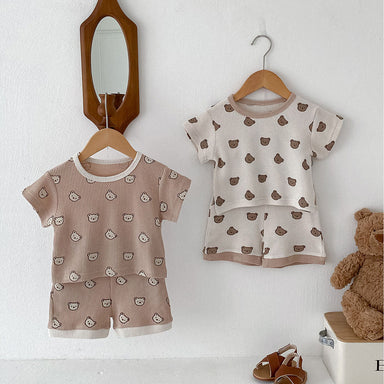 CozyCub Babyset i Ribbat Tyg – Unisex Sommaroutfit med Björntryck | Beige & Brun | 0–3 år