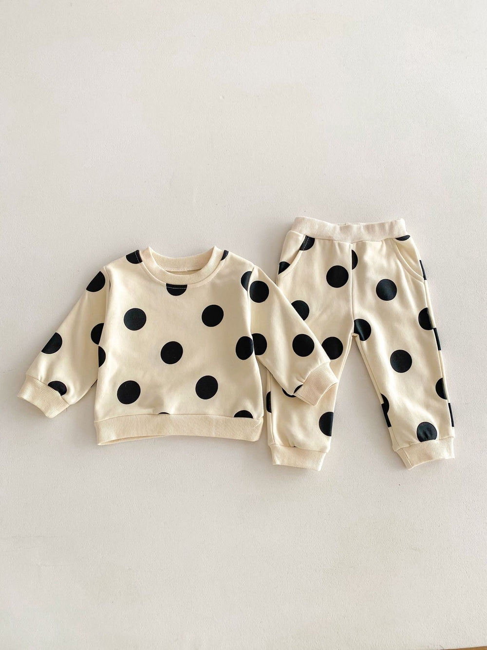 Träningsdräkt med prickar – DottyDays Flickor, Lila/Beige/Grön, Bomull, Storlek 0–4 år
