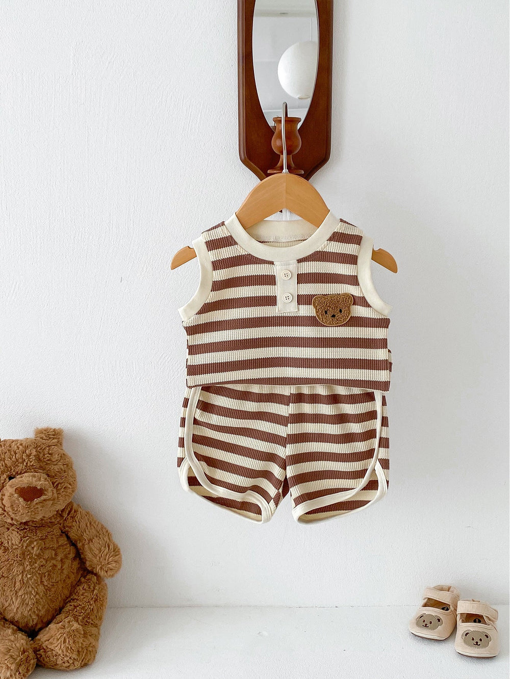 Randigt sommarset med linne och shorts med björn – Baby Småbarn, Brun/Svart/Röd/Grå, Storlek 0–3 år