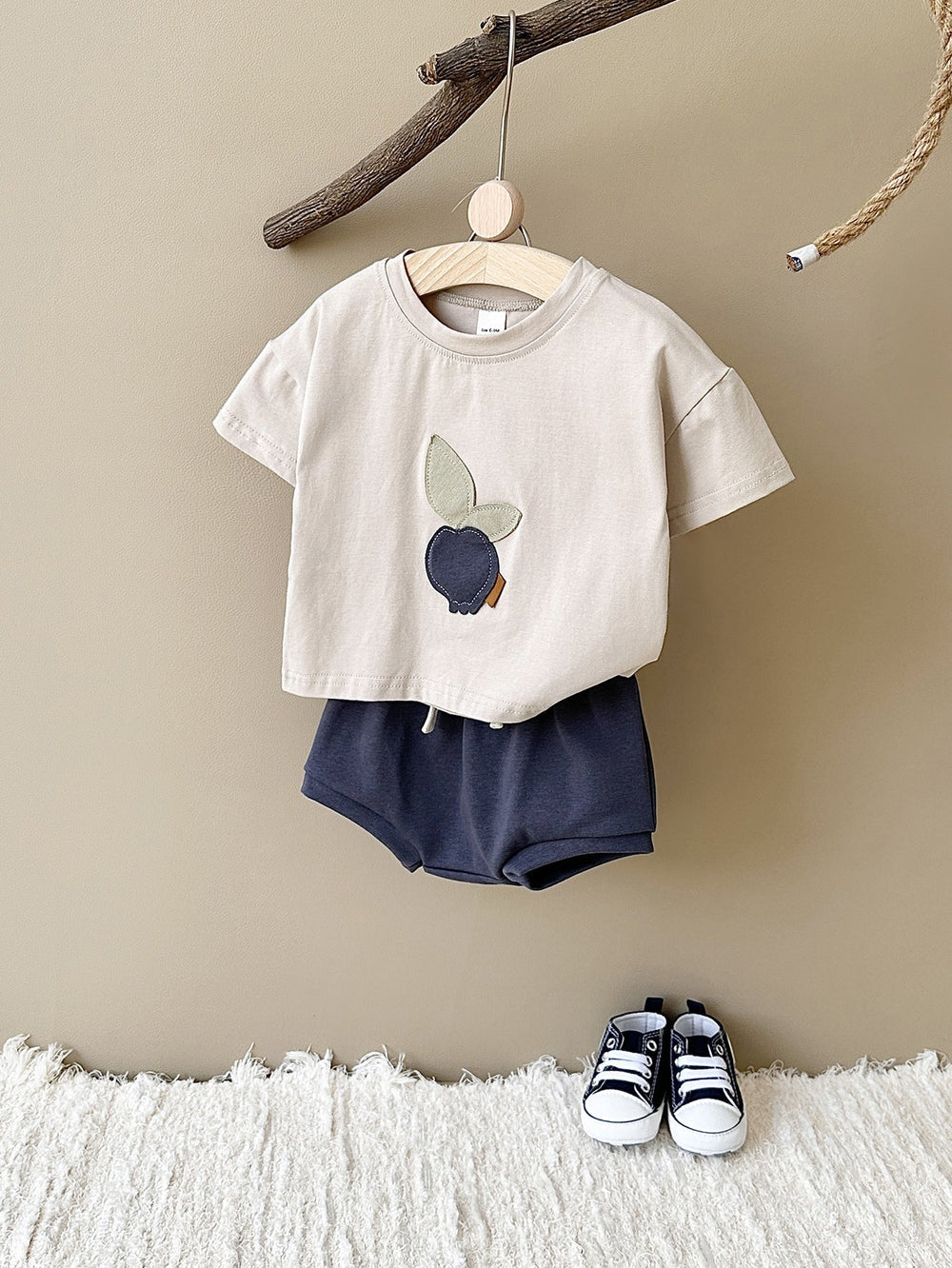Sommarklädset T-shirt med Persika + Shorts Jogging – Little Pebble Set Unisex, Beige/Blå, Bomull, Storlek 0–3 år