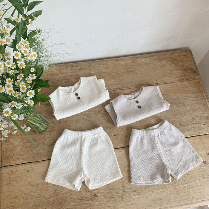 SoftPlay Småbarnsset i Vafveltyg – Unisex Sommaroutfit med Knappdetalj | Nulu & Co | 100 % Bomull | Storlek 0–5 år