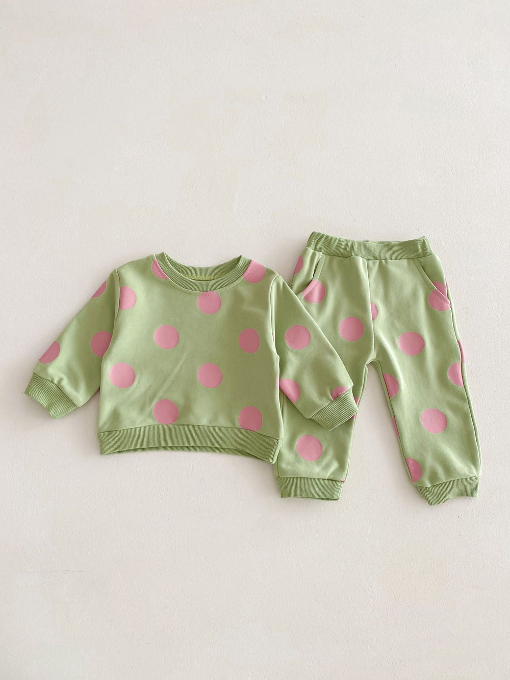 Träningsdräkt med prickar – DottyDays Flickor, Lila/Beige/Grön, Bomull, Storlek 0–4 år