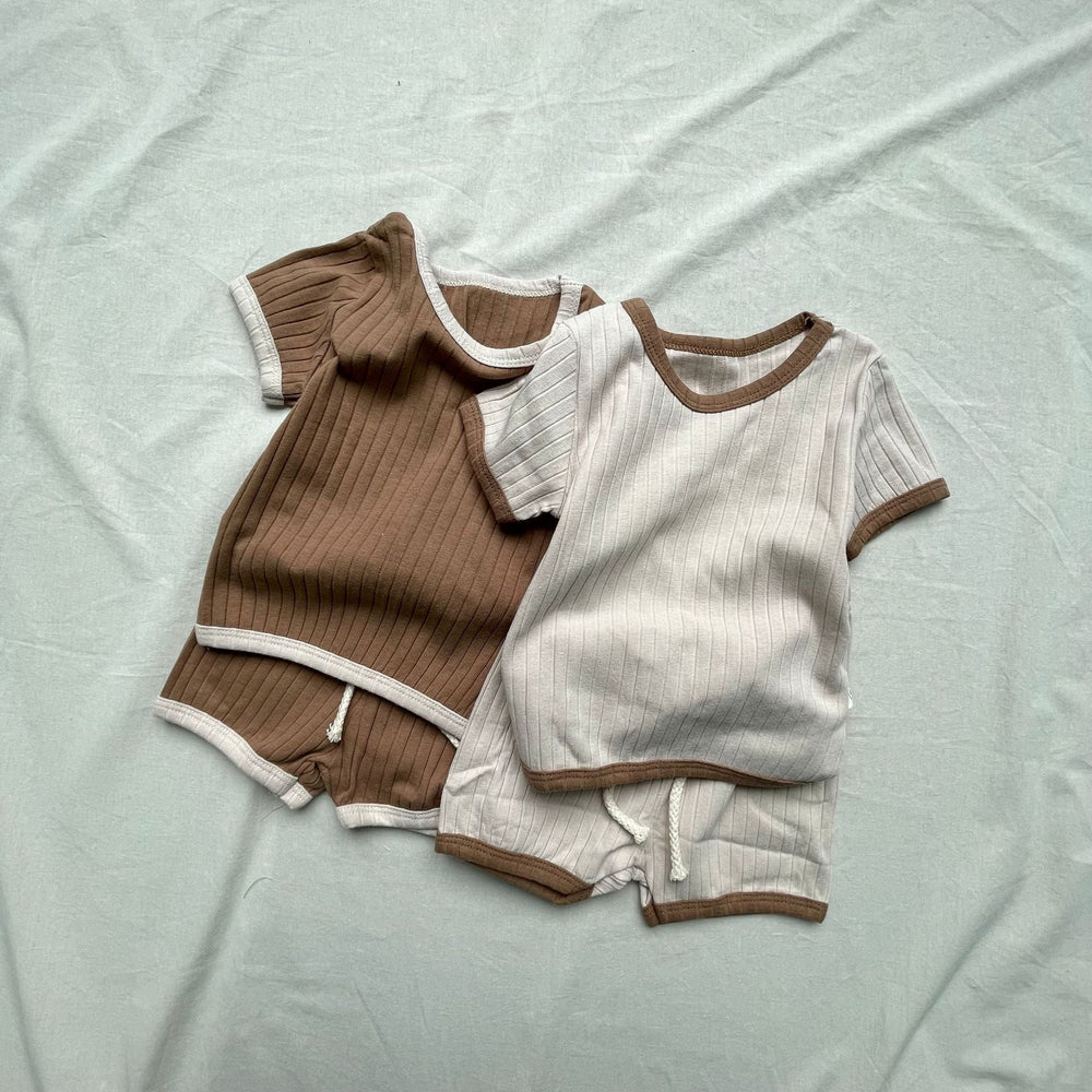 Aureli Mjukt Ribbat Lounge-set – Baby & Småbarn 0–3 år Sommarset – T-shirt + Shorts – Beige/Brun – Mjukt & Unisex