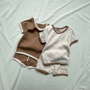 Aureli Mjukt Ribbat Lounge-set – Baby & Småbarn 0–3 år Sommarset – T-shirt + Shorts – Beige/Brun – Mjukt & Unisex