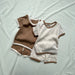 Aureli Mjukt Ribbat Lounge-set – Baby & Småbarn 0–3 år Sommarset – T-shirt + Shorts – Beige/Brun – Mjukt & Unisex