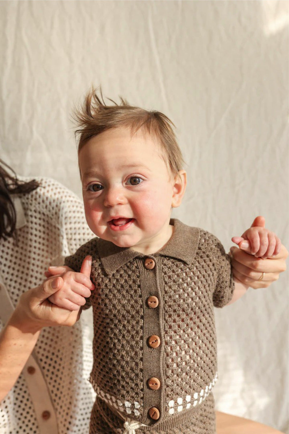 Milo Virkat Babyset – Virkat sommarset med krage och träknappar | Storlek 0–2 år