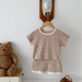 CozyCub Babyset i Ribbat Tyg – Unisex Sommaroutfit med Björntryck | Beige & Brun | 0–3 år