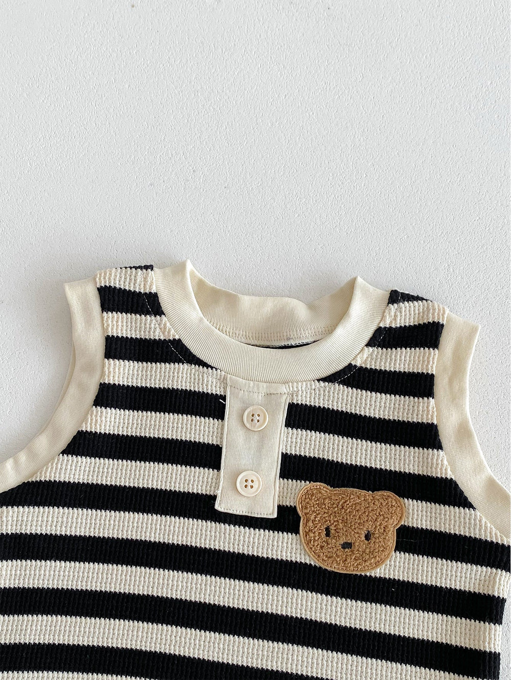 Randigt sommarset med linne och shorts med björn – Baby Småbarn, Brun/Svart/Röd/Grå, Storlek 0–3 år