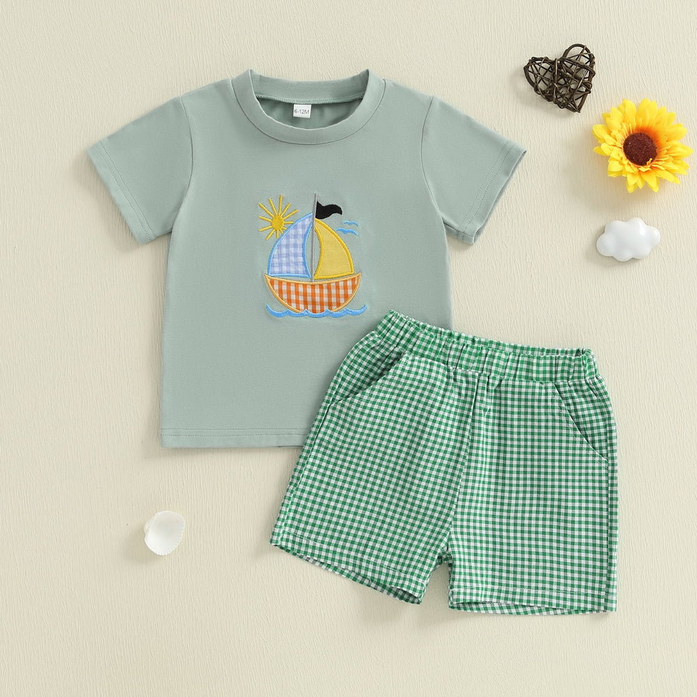 SailAway Sommarsätt för Pojkar | T-shirt med Segelbåt & Grön Rutig Shorts | Bomull & Polyester | 6 mån–4 år | Somrig Outfit för Småbarn