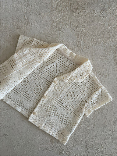 Minette Élise Babyblus i bomull – Virkad spets – 0–3 år – Sommarblus för flicka – Klassisk knäppning