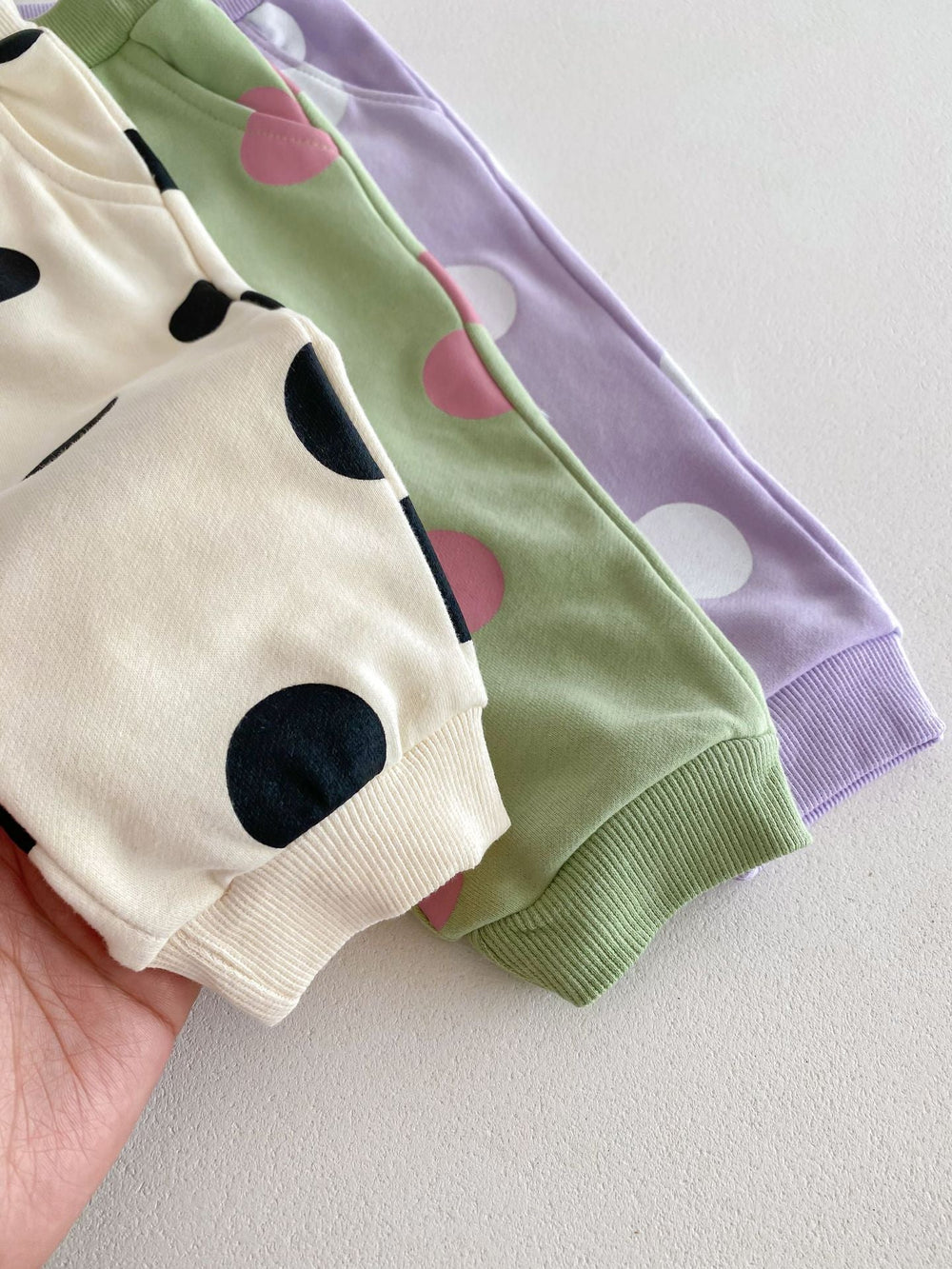 Träningsdräkt med prickar – DottyDays Flickor, Lila/Beige/Grön, Bomull, Storlek 0–4 år