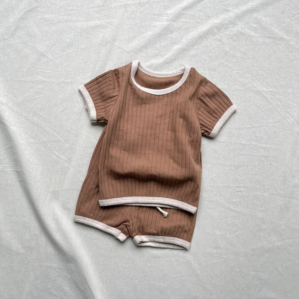 Aureli Mjukt Ribbat Lounge-set – Baby & Småbarn 0–3 år Sommarset – T-shirt + Shorts – Beige/Brun – Mjukt & Unisex