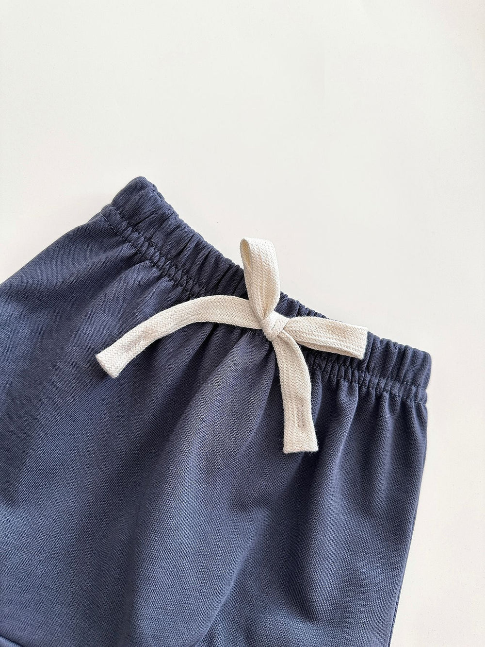 Sommarklädset T-shirt med Persika + Shorts Jogging – Little Pebble Set Unisex, Beige/Blå, Bomull, Storlek 0–3 år