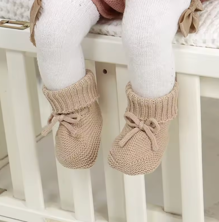 Stickade Babytossor – LittleLoom Unisex, Beige/Vit/Rosa/Grön, Storlek 0–2 År