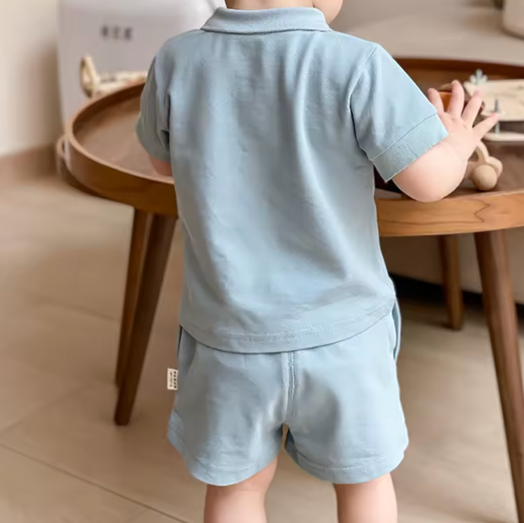 Sommerset med pikétröja och kortbyxor – Beau Pojkar, Blå/Beige/Grön, Bomull, Storlek 0–5 år