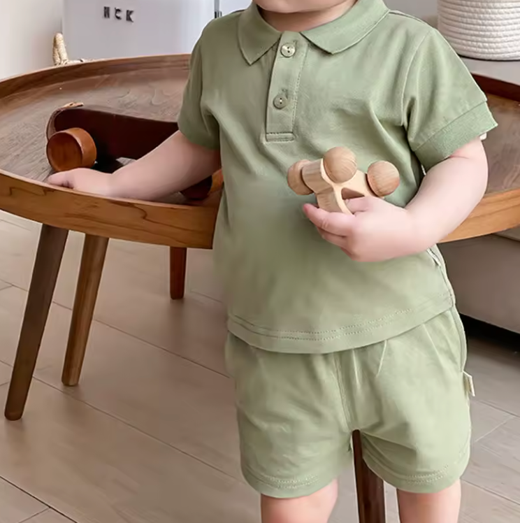 Sommerset med pikétröja och kortbyxor – Beau Pojkar, Blå/Beige/Grön, Bomull, Storlek 0–5 år