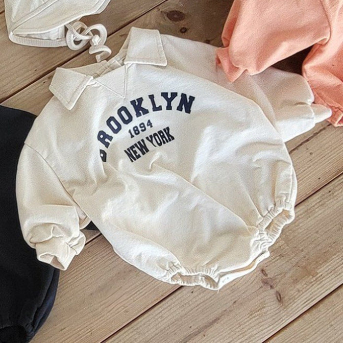 Nuby & Co Brooklyn Babyromper – Collegeinspirerad Stil | Unisex 0–2 År – Bomull, Tryckknappar, New York-tryck
