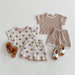 CozyCub Babyset i Ribbat Tyg – Unisex Sommaroutfit med Björntryck | Beige & Brun | 0–3 år