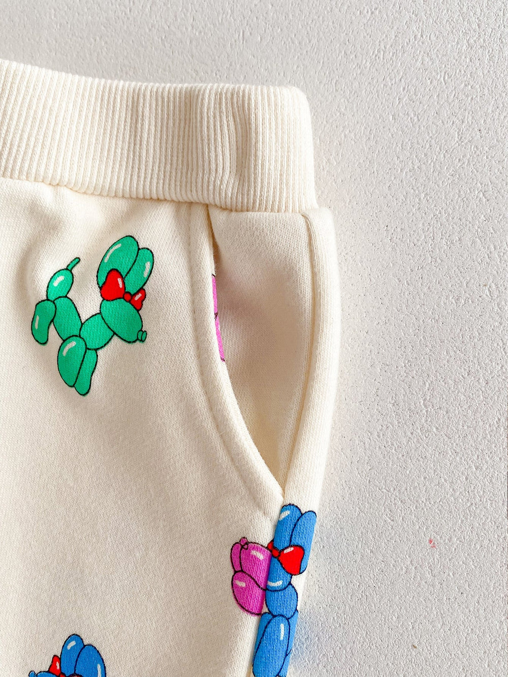 Träningsdräkt med ballonghundar – BouncyBuddies Unisex, Beige, Bomull, Storlek 0–4 år