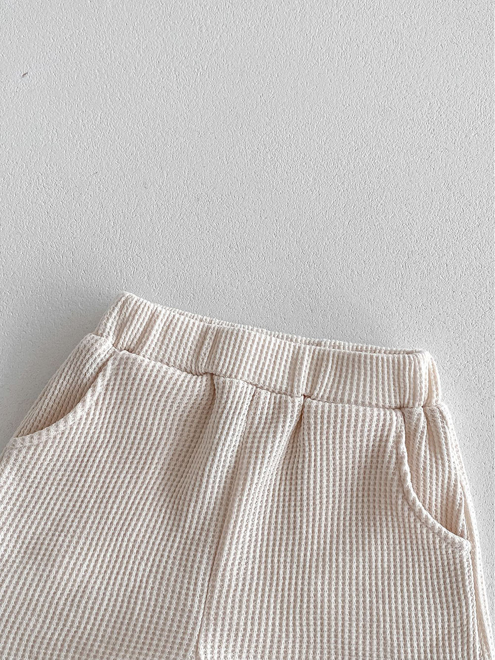 Paris Petit Babyset – Mjuk Sommaroutfit i Ribbat Tyg med Fransk Touch – Unisex | Storlek 0–3 år | More for Mini