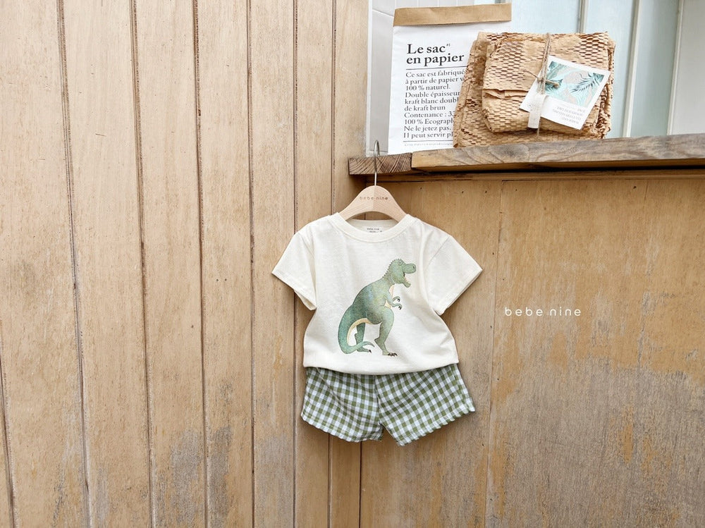 Mavino Dino Daze Set – Sommarset Småbarn 1–7 år – T-shirt + Rutig Shorts – 100 % Bomull – Unisex – Dino-tryck