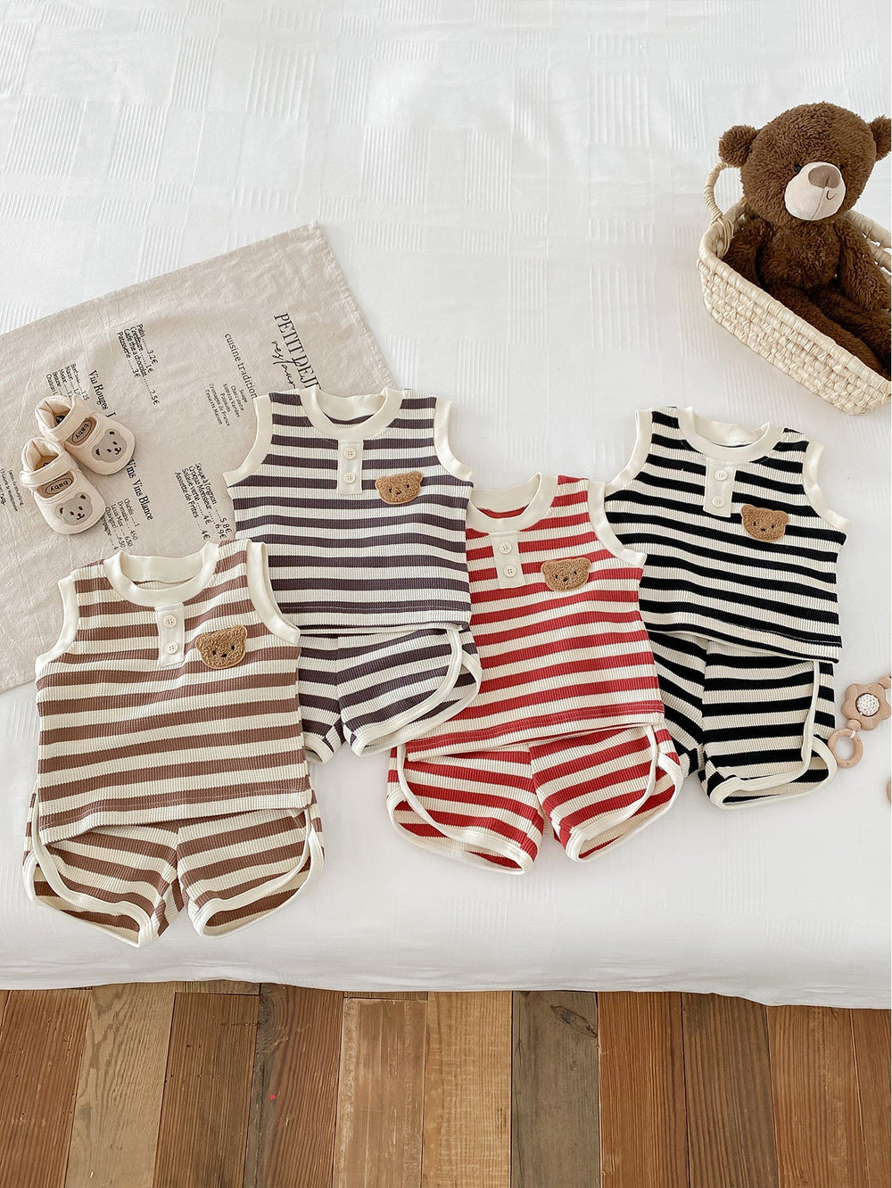 Randigt sommarset med linne och shorts med björn – Baby Småbarn, Brun/Svart/Röd/Grå, Storlek 0–3 år