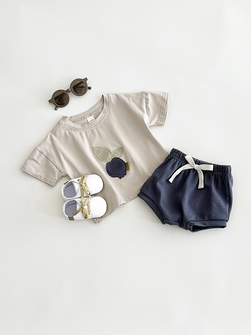 Sommarklädset T-shirt med Persika + Shorts Jogging – Little Pebble Set Unisex, Beige/Blå, Bomull, Storlek 0–3 år