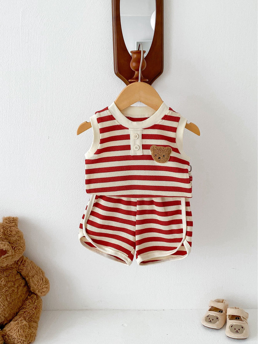 Randigt sommarset med linne och shorts med björn – Baby Småbarn, Brun/Svart/Röd/Grå, Storlek 0–3 år