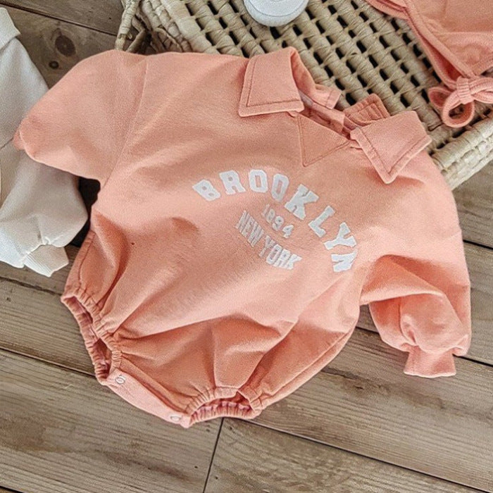 Nuby & Co Brooklyn Babyromper – Collegeinspirerad Stil | Unisex 0–2 År – Bomull, Tryckknappar, New York-tryck