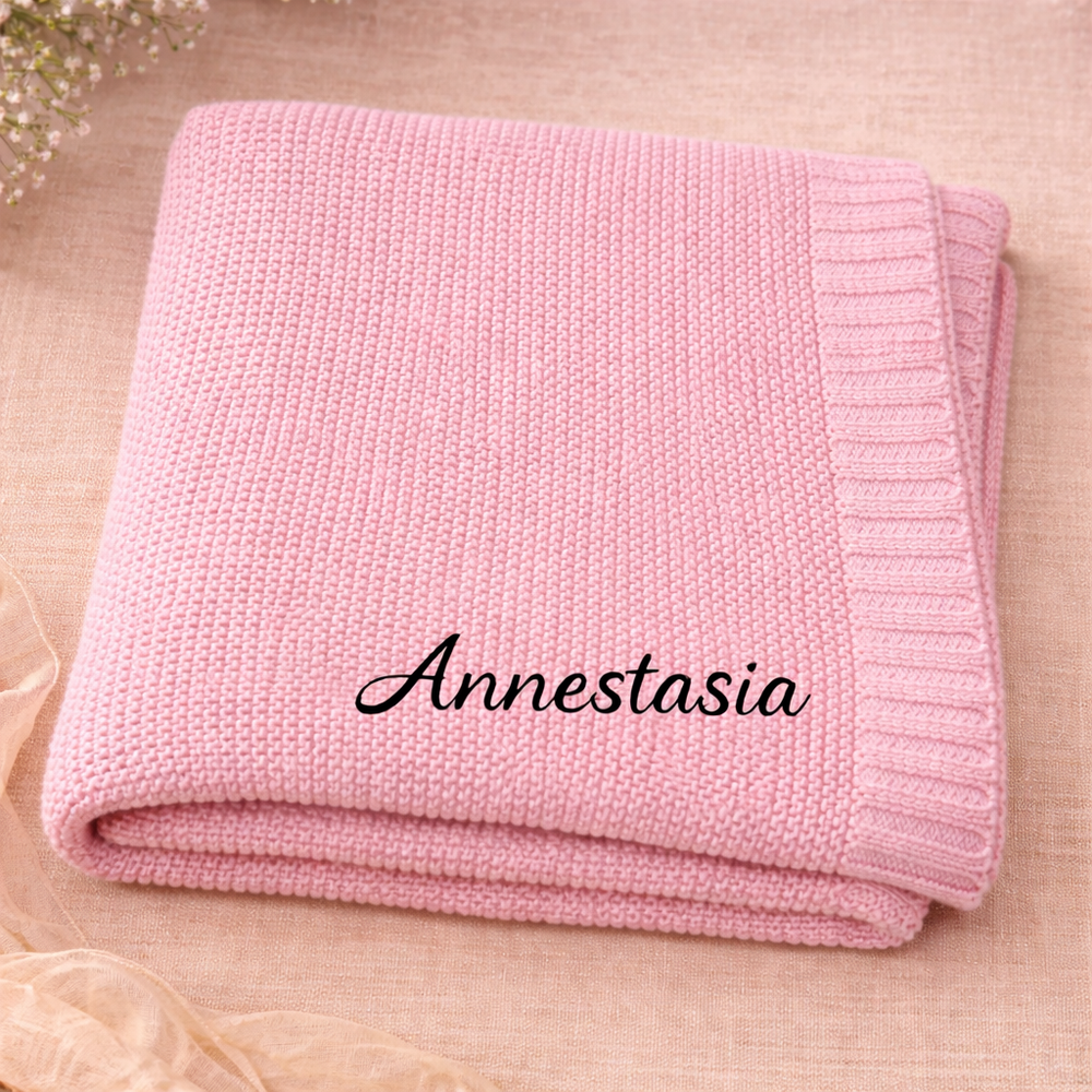 Personlig babyfilt med broderat namn i mjuk bomull