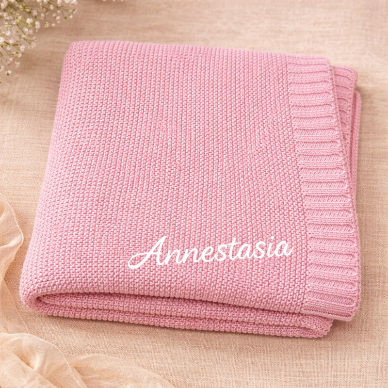 Personlig babyfilt med broderat namn i mjuk bomull