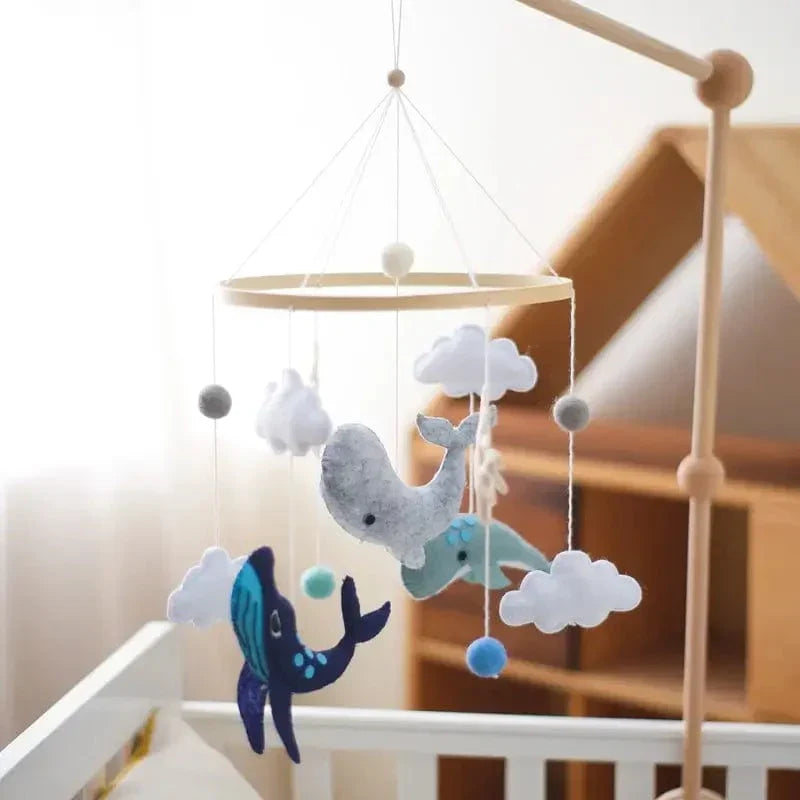 Beroligande Trämobil för Baby Utan Batteri – Naturliga Material & Mjuka Färger | LittleNest SkyWhirl