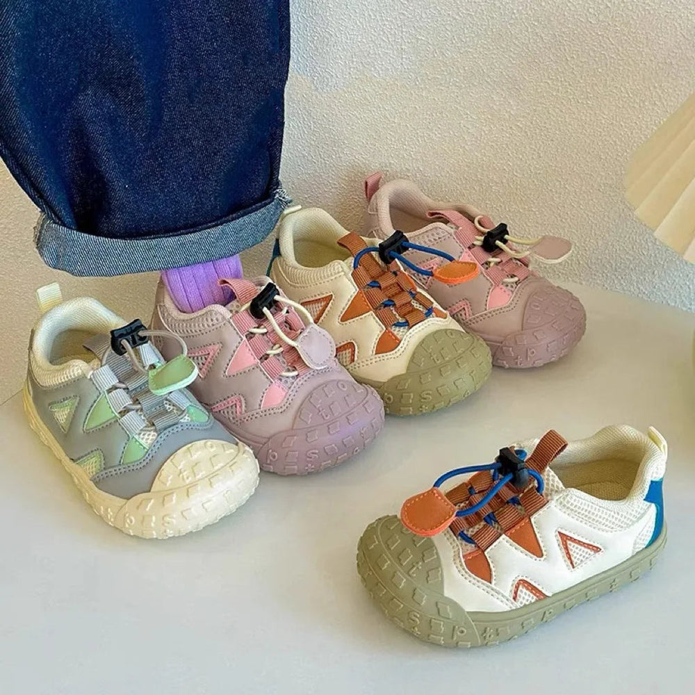 Barnsneakers i vit, rosa och ljusgrön med elastiskt snöre och snabblås