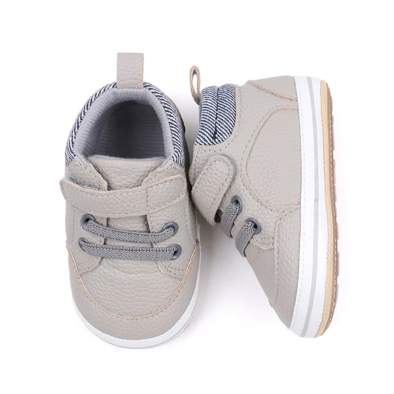 Babyskor för Första Stegen – Mjuka Slip-ons med Flexibel Sula (6–36 mån)