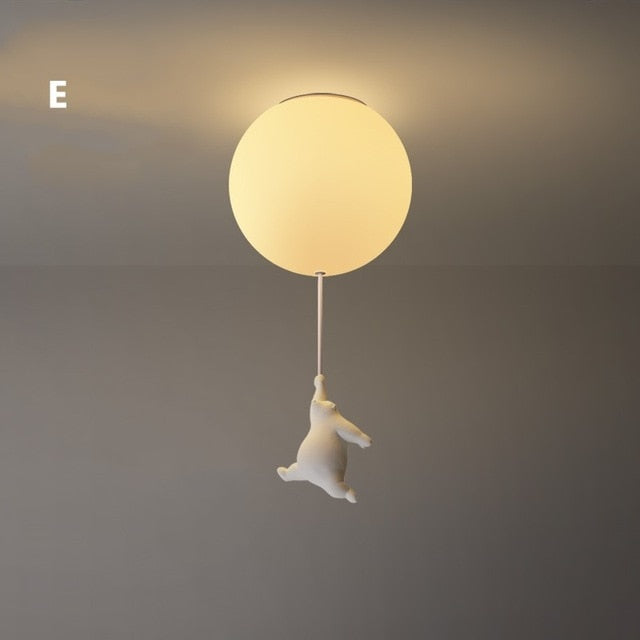 Barnrum taklampa med björnar och ballonger – stämningsfull belysning