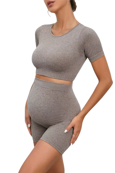 Graviditetsset – Sömlös Crop Top & Höga Midjeshorts för Ultimat Komfort